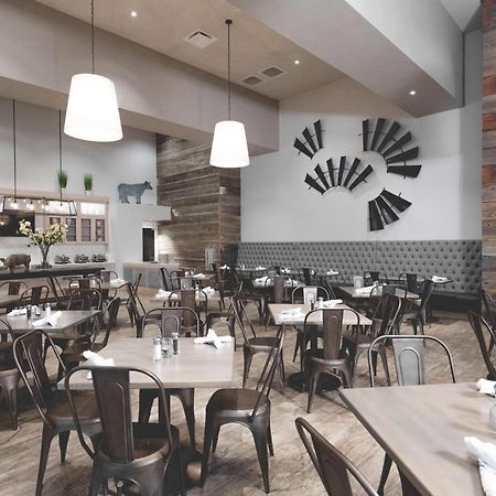 Hotel Renovo Des Moines Urbandale,Tapestry Collection Hilton Εξωτερικό φωτογραφία