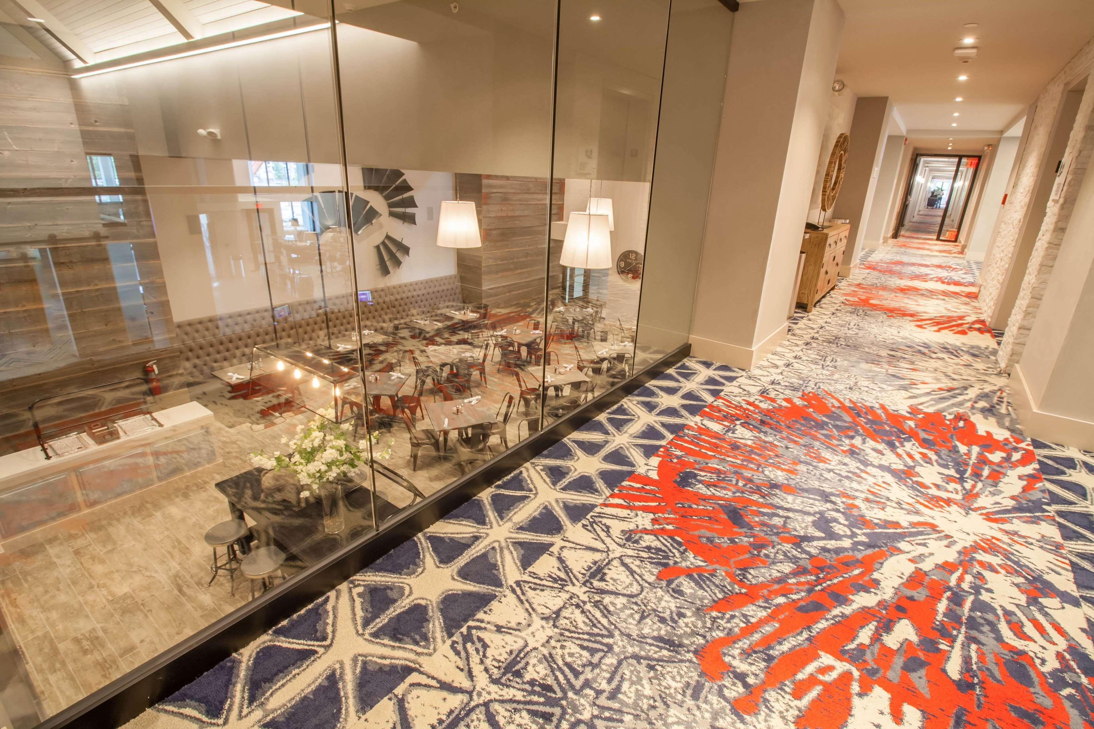 Hotel Renovo Des Moines Urbandale,Tapestry Collection Hilton Εξωτερικό φωτογραφία