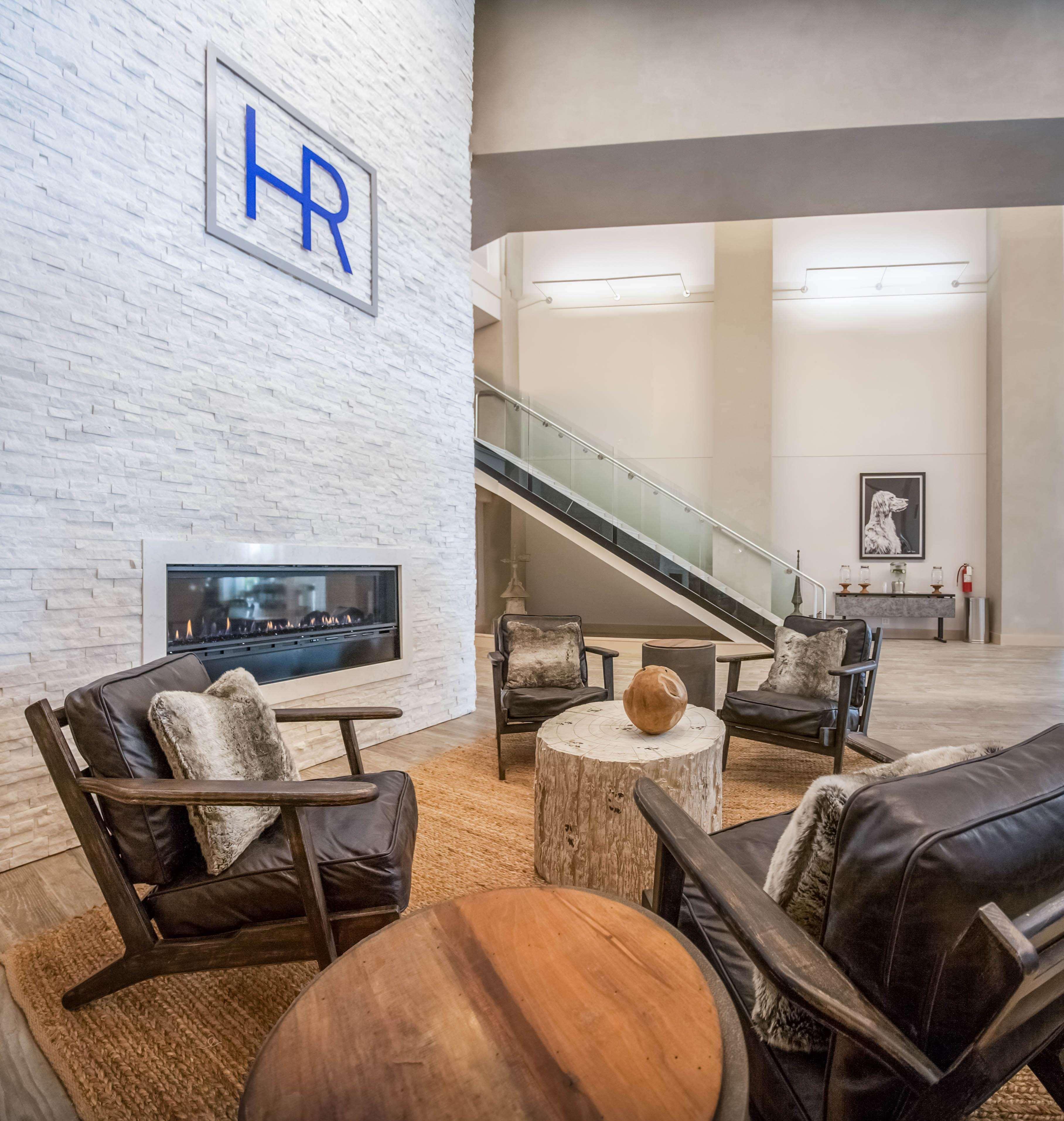 Hotel Renovo Des Moines Urbandale,Tapestry Collection Hilton Εξωτερικό φωτογραφία