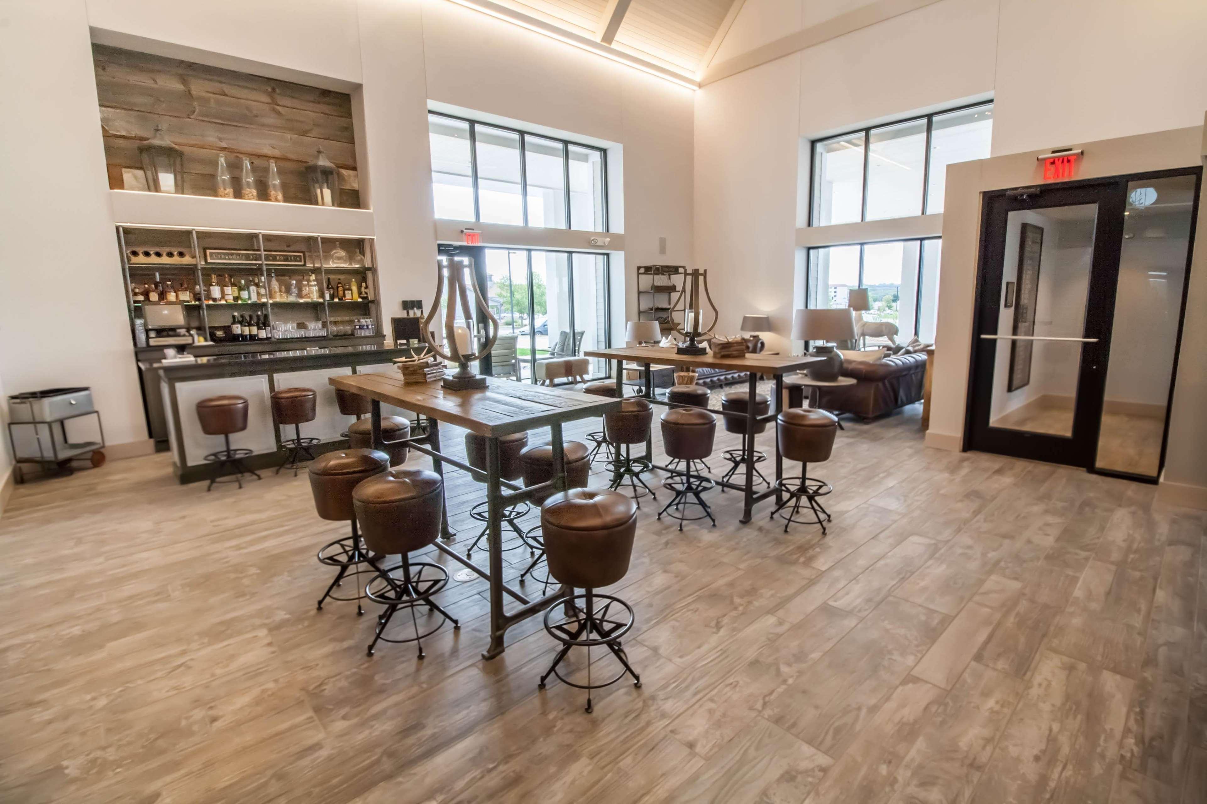 Hotel Renovo Des Moines Urbandale,Tapestry Collection Hilton Εξωτερικό φωτογραφία