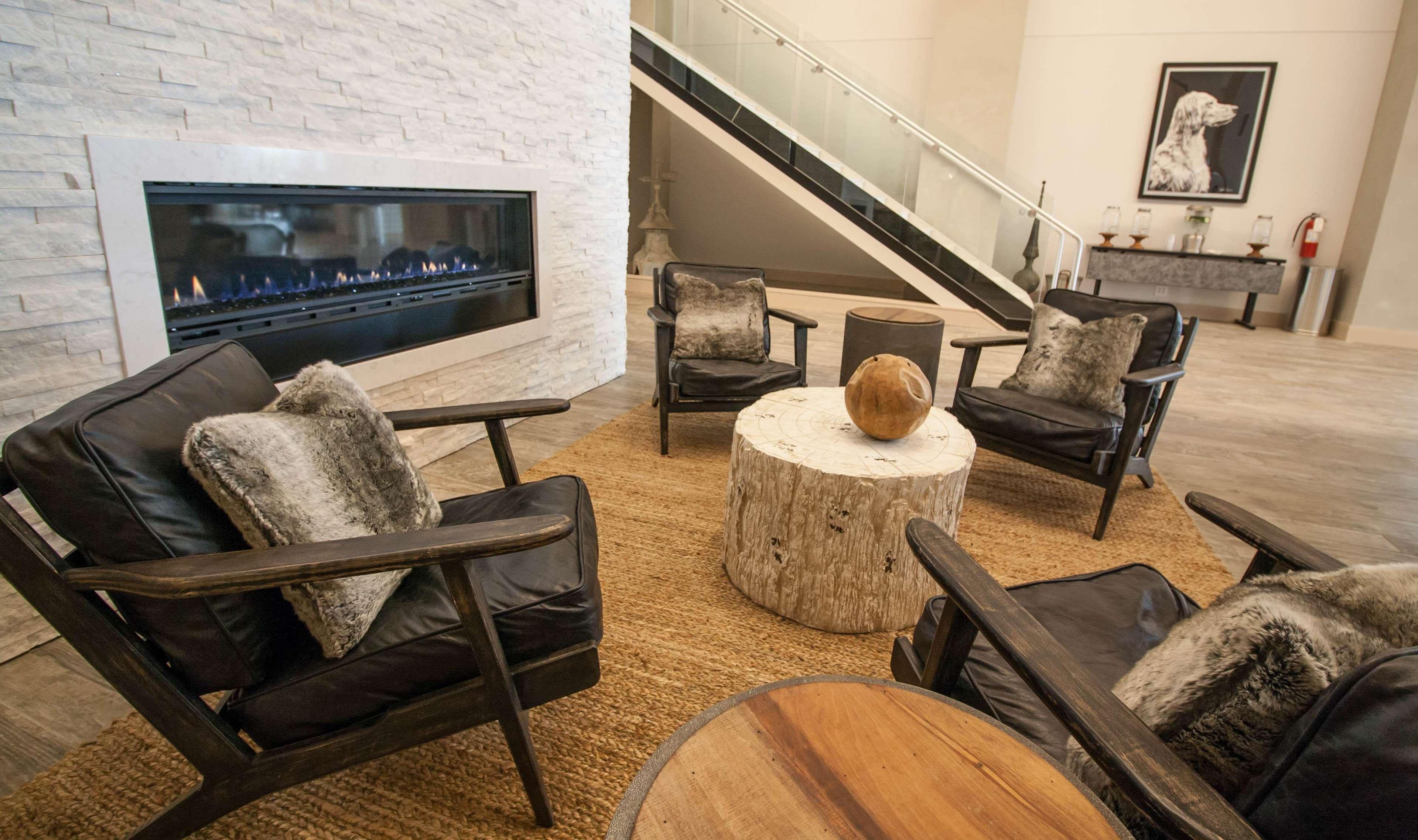 Hotel Renovo Des Moines Urbandale,Tapestry Collection Hilton Εξωτερικό φωτογραφία