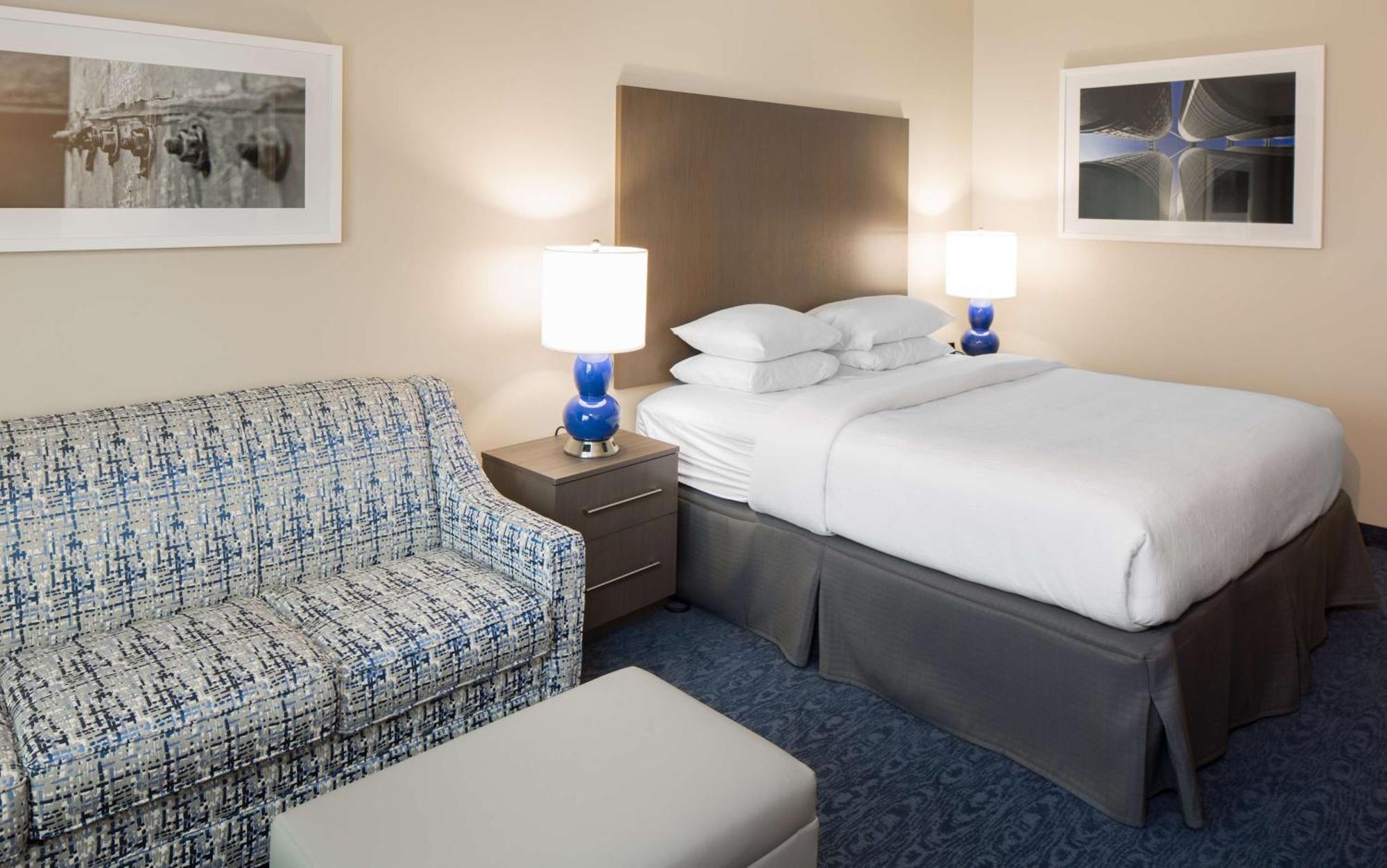 Hotel Renovo Des Moines Urbandale,Tapestry Collection Hilton Εξωτερικό φωτογραφία