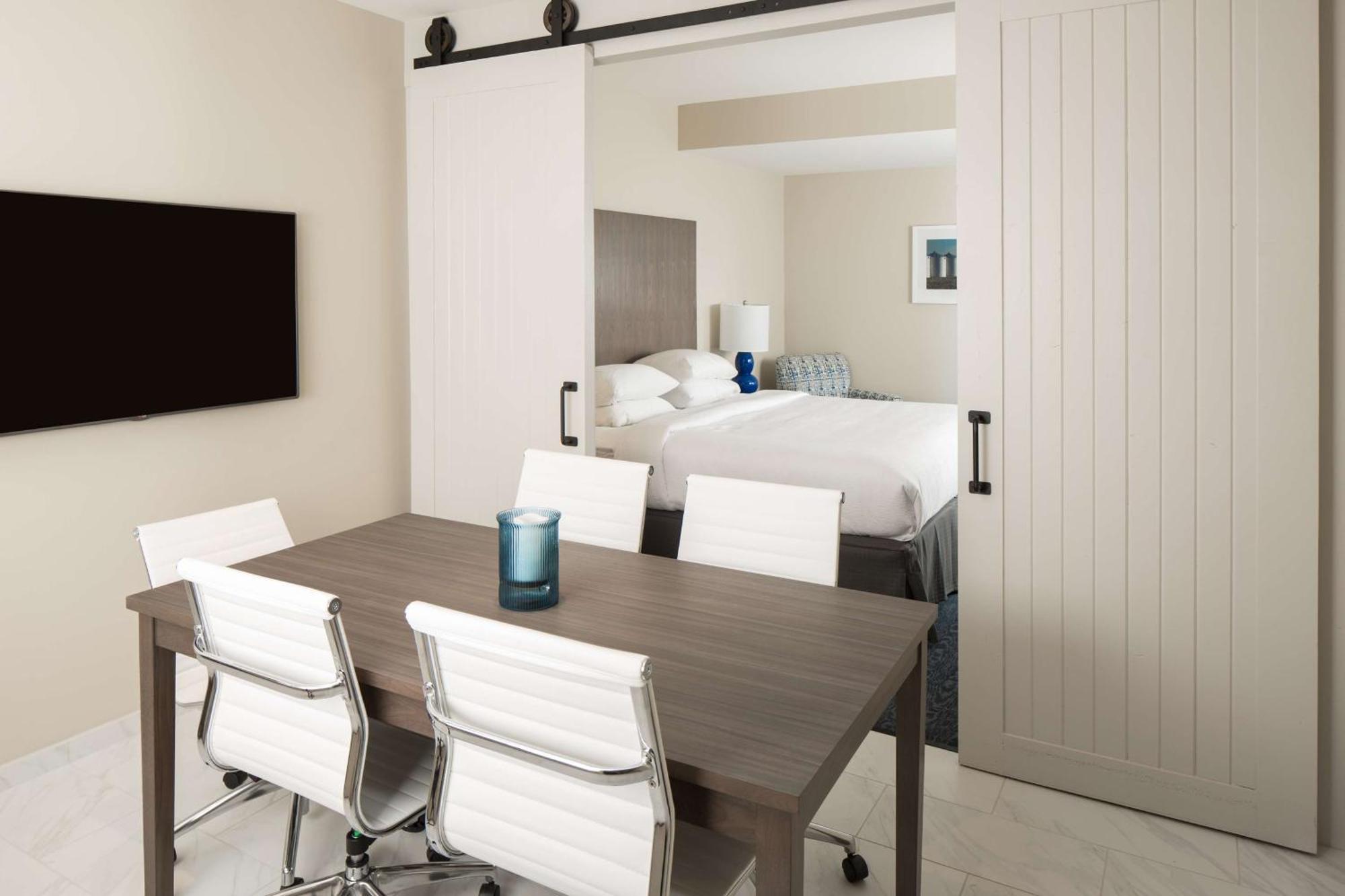 Hotel Renovo Des Moines Urbandale,Tapestry Collection Hilton Εξωτερικό φωτογραφία